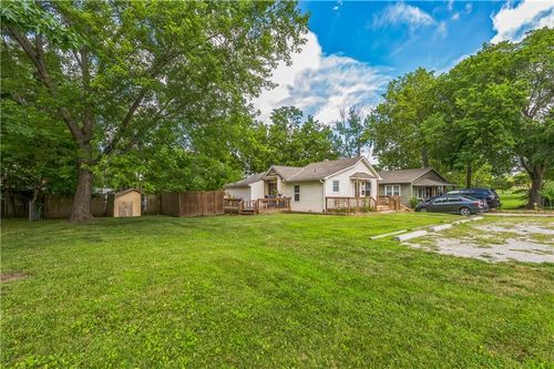 6820 N Campbell St, Gladstone, MO, 64118-2627 | Card Image