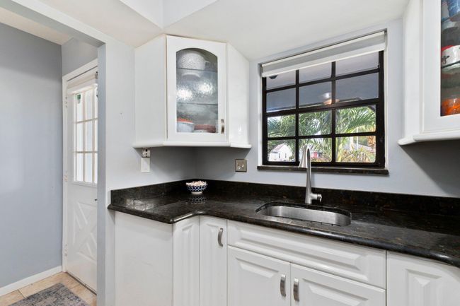 5280 Se Dell St, House other with 4 bedrooms, 2 bathrooms and null parking in Stuart FL | Image 7