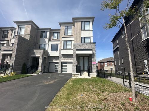 932 Isaac Phillips Way, Newmarket, ON, L3X0M7 | Card Image