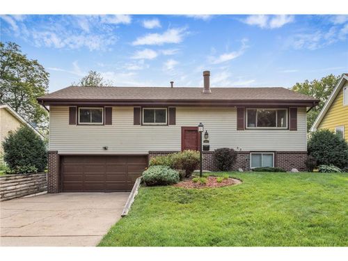 4520 Perry Ave N, Robbinsdale, MN, 55422-1133 | Card Image