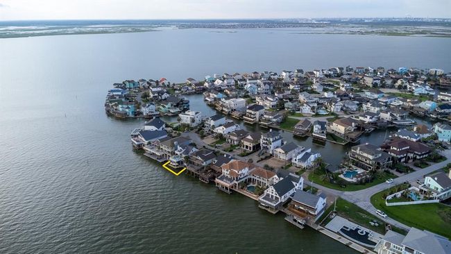 1827 Port O Call St, House other with 4 bedrooms, 5 bathrooms and 2 parking in Tiki Island TX | Image 40