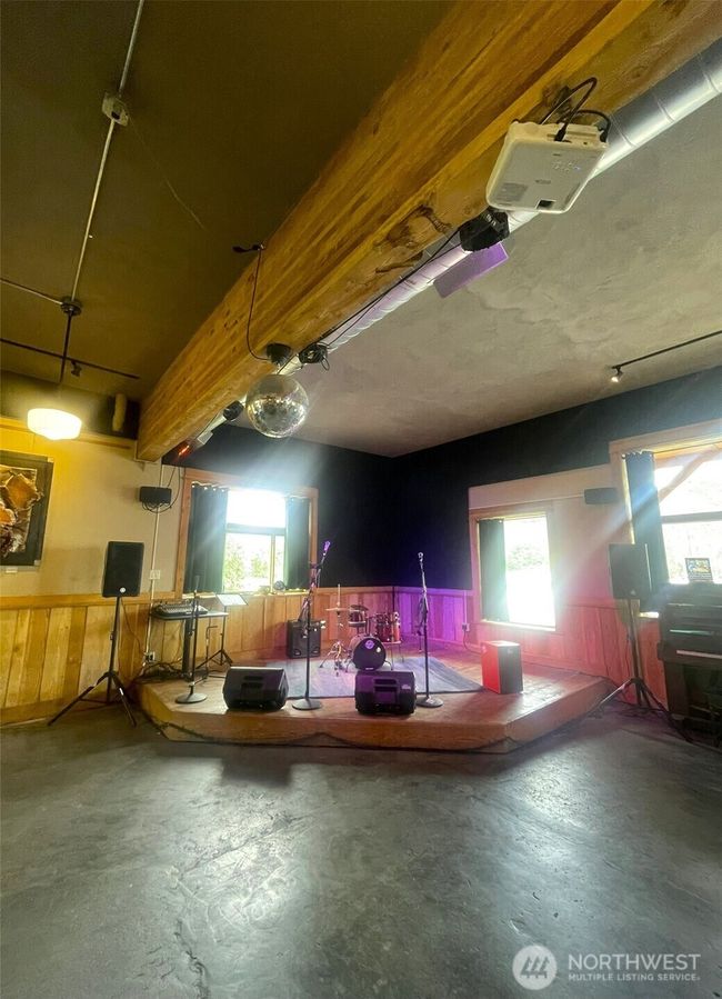 Stage/Band area | Image 37