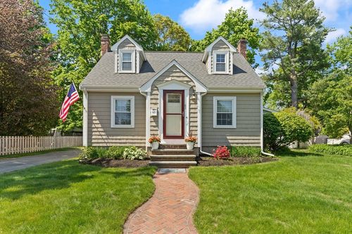 85 Mineral St, Reading, MA, 01867-2327 | Card Image