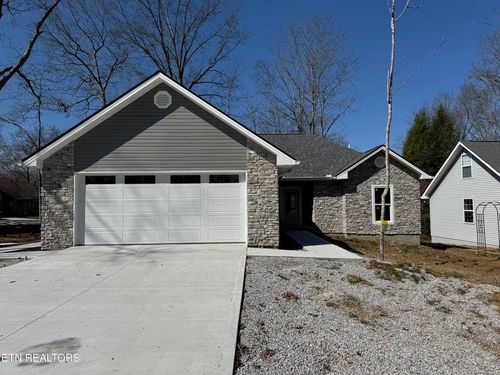 134 Glenwood Dr, Crossville, TN, 38558-8605 | Card Image