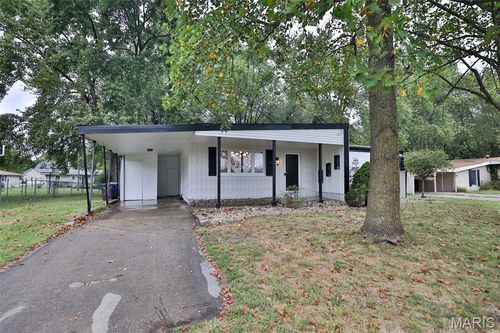 1022 Helvetia Dr, Highland, IL, 62249-1734 | Card Image