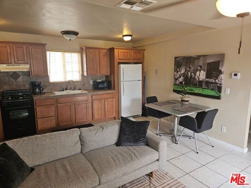 541 S Calle Amigos, Palm Springs, CA, 92264-7897 | Card Image