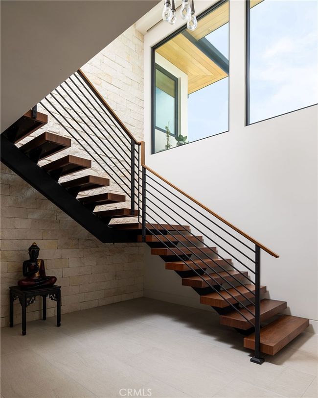 Soft contemporary elements are carried throughout the property, as designed by renowned Brion Jeannette Architecture. | Image 22