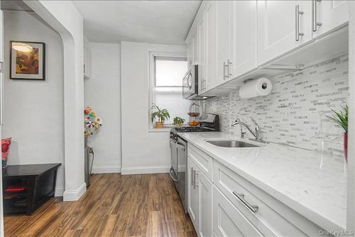 abby-1b-90 Bryant Ave, White Plains, NY, 10605-1952 | Card Image