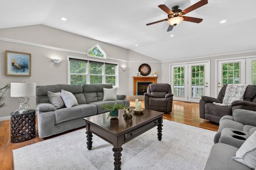 10 Mountain Rd, Brookline, NH, 03033-2491 | Card Image