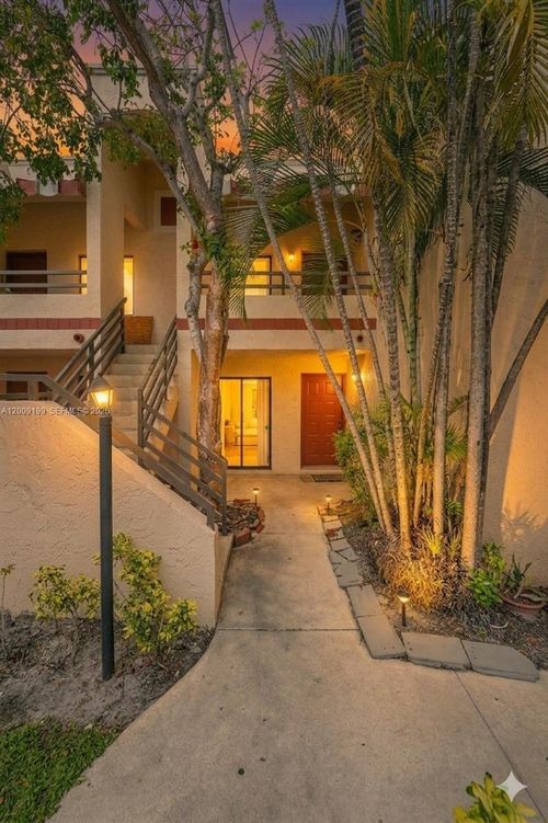 3-20160 Ne 3rd Ct, Miami, FL, 33179-2968 | Card Image