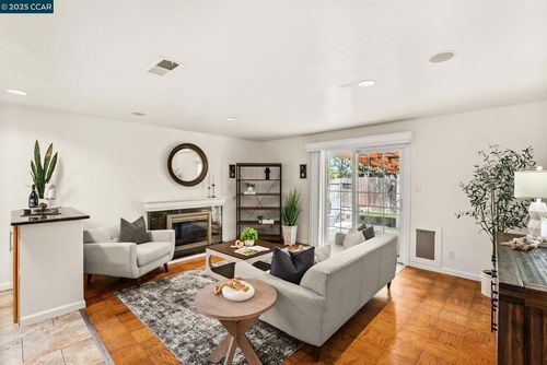 717 Capra Dr, American Canyon, CA, 94503-1318 | Card Image