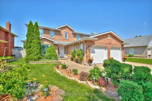 8007 Oakridge Dr, Niagara Falls, ON, L2H2W1 | Card Image