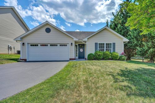2605 Queens Way, Vinton, VA, 24179-1258 | Card Image
