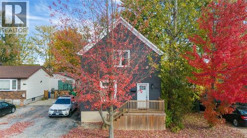 374 Kerby St, Petrolia, ON, N0N1R0 | Card Image