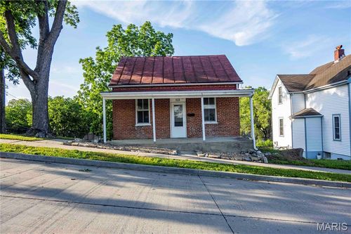 121 W 4th St, Hermann, MO, 65041-1001 | Card Image