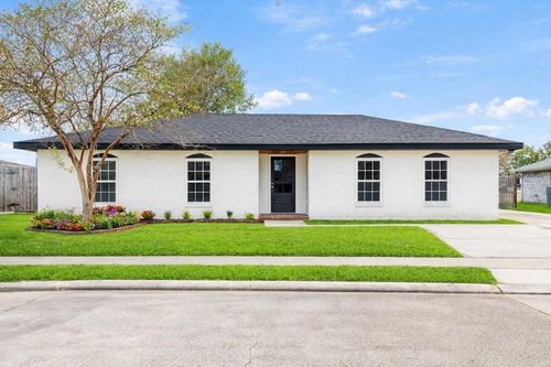 210 Lynwood Dr, Houma, LA, 70360-6226 | Card Image