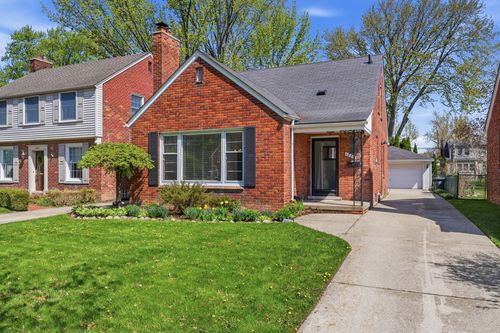 1882 Kenmore Dr, Grosse Pointe Woods, MI, 48236-1982 | Card Image
