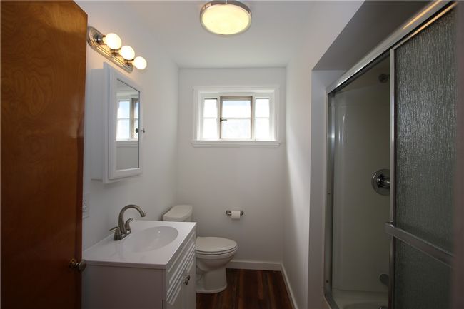 Nicely Updated Full Bathroom | Image 7