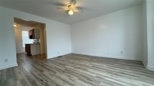 389 Osmun St, Pontiac, MI, 48342-3250 | Card Image