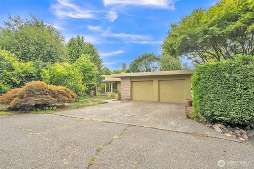 11521 Corliss Ave N, Seattle, WA, 98133-8534 | Card Image