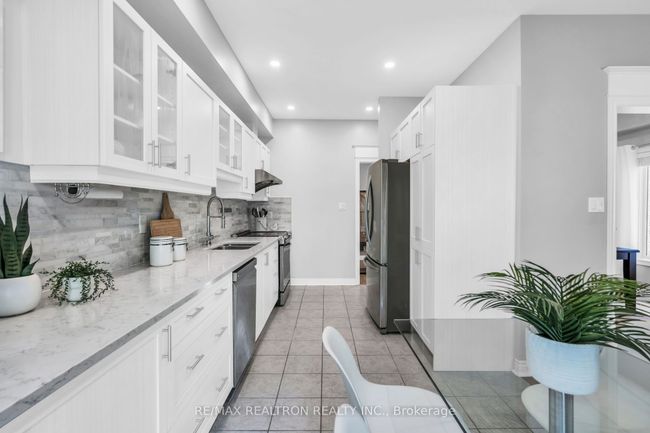 172 Denise Cir, House attached with 4 bedrooms, 4 bathrooms and 2 parking in Newmarket ON | Image 16