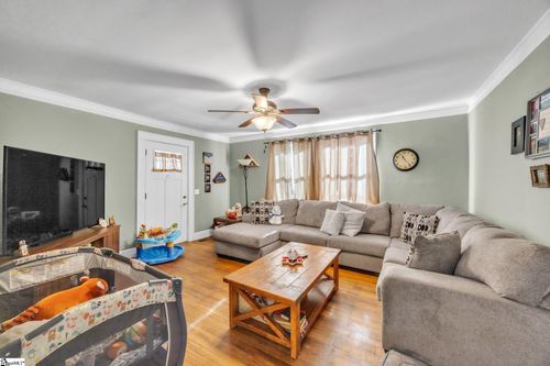 104 Wedgewood Dr, Laurens, SC, 29360-2252 | Card Image