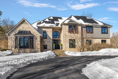 7638 Deerhill Dr, Clarkston, MI, 48346-1242 | Card Image