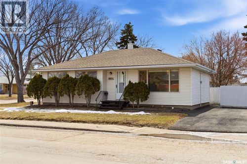 1905 7th Ave N, Regina, SK, S4R0J4 | Card Image