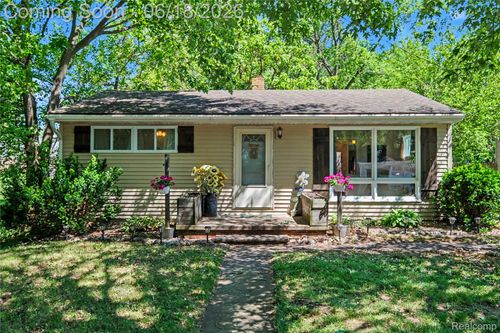 204 W Monroe St, Durand, MI, 48429-1258 | Card Image