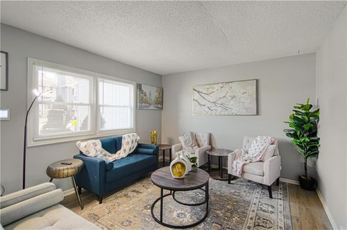 10912 Mckinley Ave, Kansas City, MO, 64134-3044 | Card Image