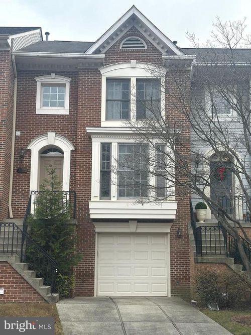 3907 Maximilian Ct, FAIRFAX, VA, 22033-2737 | Card Image