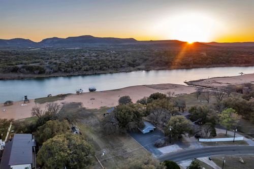 4306 River Oaks Dr, Kingsland, TX, 78639-5233 | Card Image