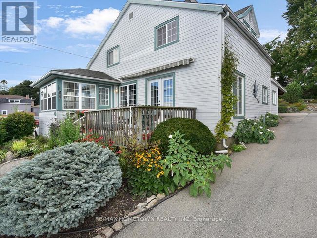 92 Water St E, House other with 2 bedrooms, 3 bathrooms and 2 parking in Brockville ON | Image 4