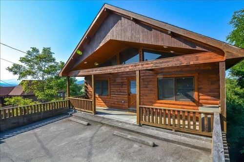 2044 Oakmont Dr, Sevierville, TN, 37876-3406 | Card Image