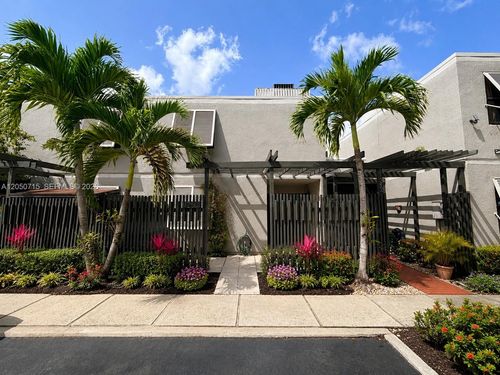 11250 Nw 14th Ct, Pembroke Pines, FL, 33026-2628 | Card Image
