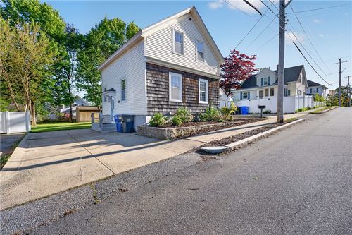 103 Burnside Ave, Riverside, RI, 02915-3253 | Card Image