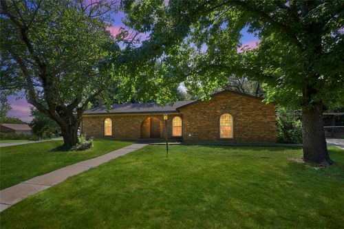 220 Short St, Burleson, TX, 76028-2616 | Card Image