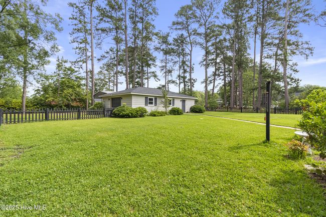 405 E Westbrook St, House other with 4 bedrooms, 3 bathrooms and 1 parking in Wallace NC | Image 27