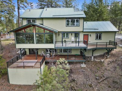 21101 N Byrne Ln, Home with 5 bedrooms, 4 bathrooms and null parking in Nine Mile Falls WA | Image 1