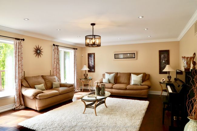21 Southridge Trail, House other with 6 bedrooms, 4 bathrooms and 5 parking in Caledon Village ON | Image 4