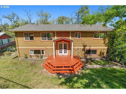 102 Greenhill Dr, Longview, WA, 98632-5703 | Card Image