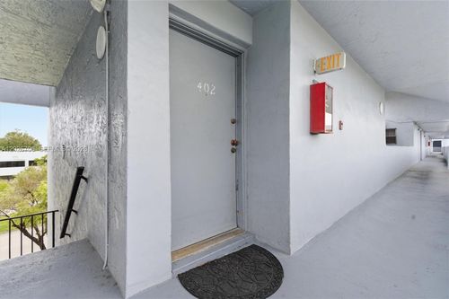 402-210 Fontainebleau Blvd, Miami, FL, 33172-4590 | Card Image