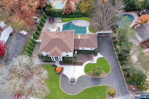 565 Faletti Way, River Vale, NJ, 07675-6037 | Card Image