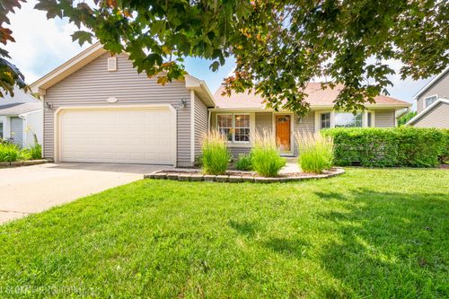 1043 Plum Tree Dr, Crystal Lake, IL, 60014-8371 | Card Image