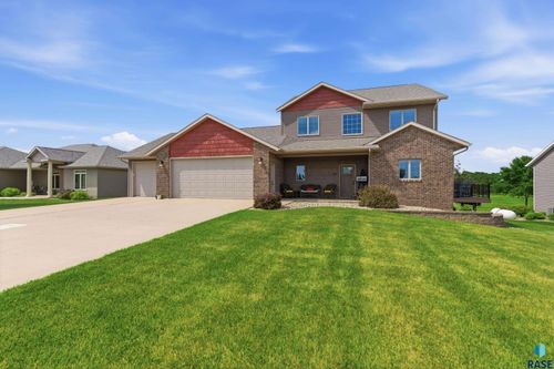 605 E 2nd Ave Avenue, Beaver Creek, MN, 56116 | Card Image