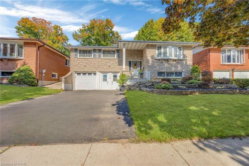 34 Georgian Cres, Kitchener, ON, N2B3N9 | Card Image