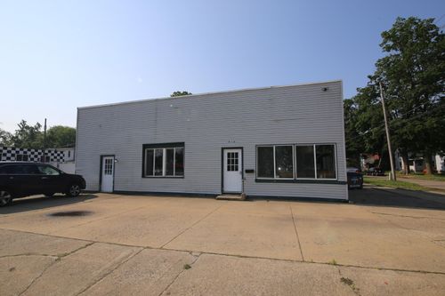 518 W Michigan Ave, Three Rivers, MI, 49093-2129 | Card Image