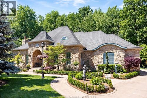385 Bel Air Circle, Lakeshore, ON, N8N5H4 | Card Image