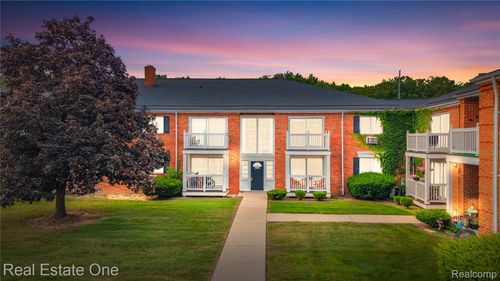 207-2405 Torquay Ave, Royal Oak, MI, 48073-1126 | Card Image