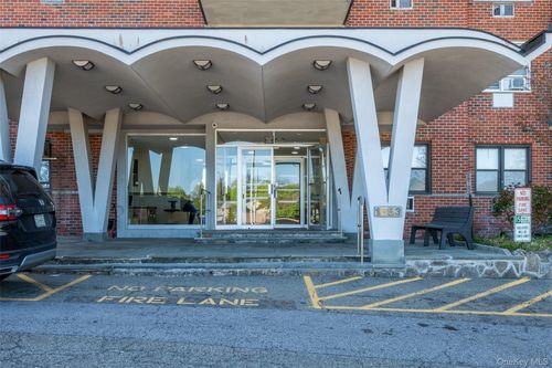 10e-1853 Central Park Ave, Yonkers, NY, 10710-2924 | Card Image